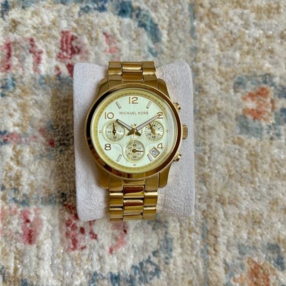 Women’s Michael Kors watch - Picture 1 of 1